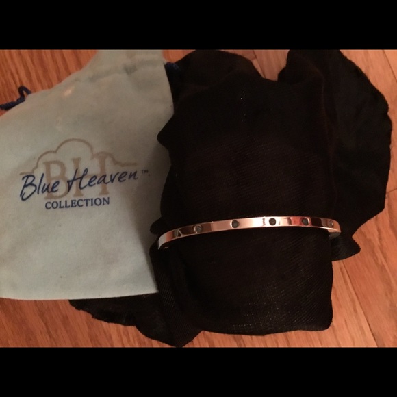 Blue Heaven silver bracelet with blue Diamond stones - Picture 2 of 4